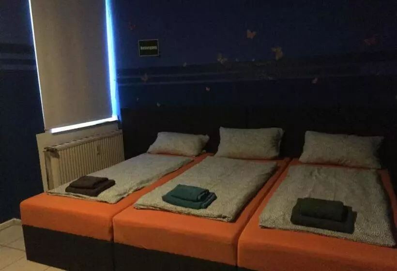 Retkeilymaja Dormitorium Kaarst Wohnraum Auf Zeit