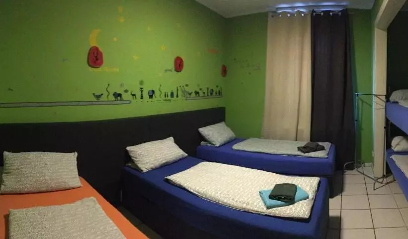 Retkeilymaja Dormitorium Kaarst Wohnraum Auf Zeit