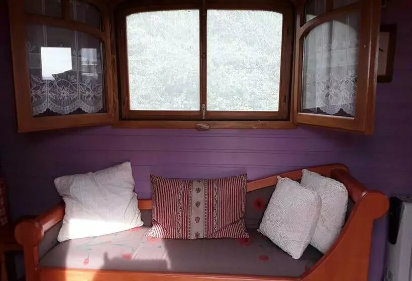 Aamiaismajoitus (B&B) La Roulotte De L Ami Nature