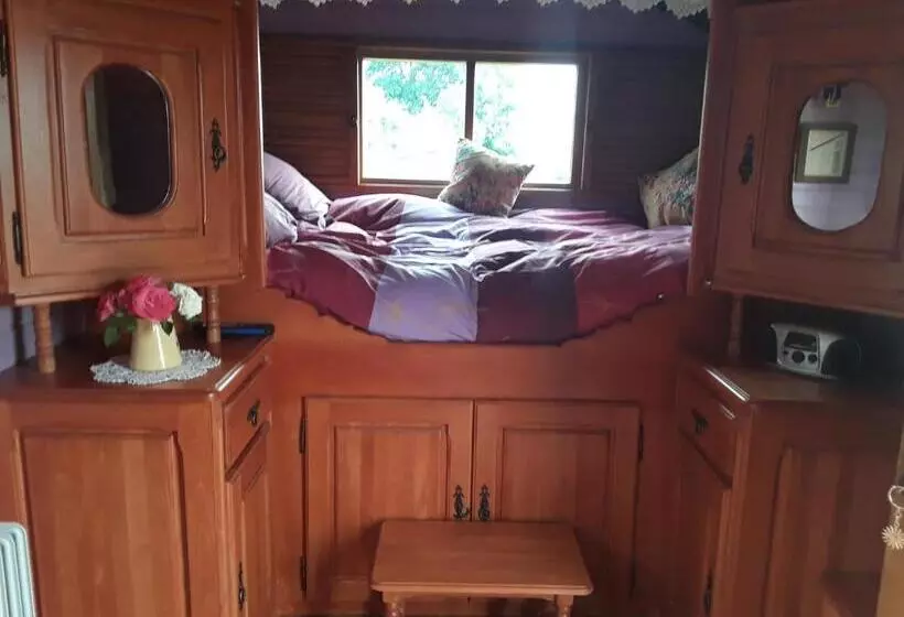 Aamiaismajoitus (B&B) La Roulotte De L Ami Nature