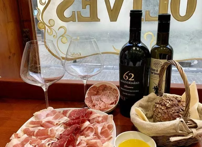 تختخواب و صبحانه Olives