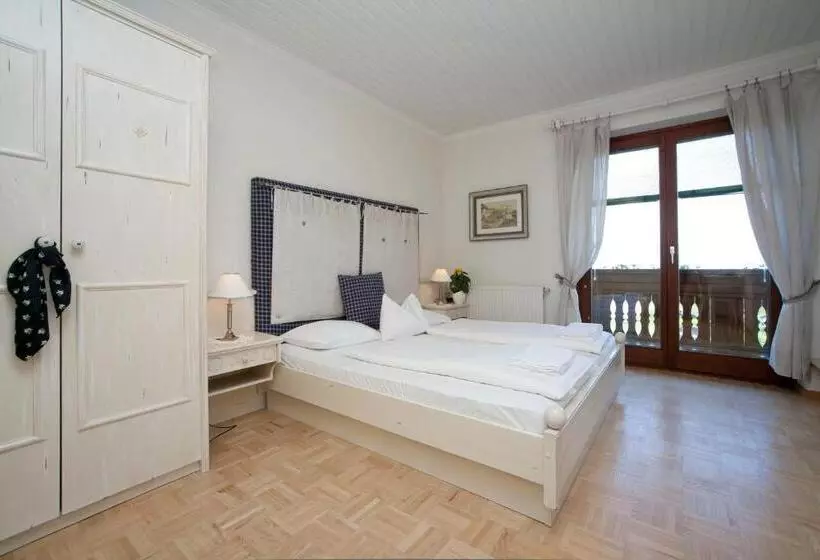 هتل Pleschinhof