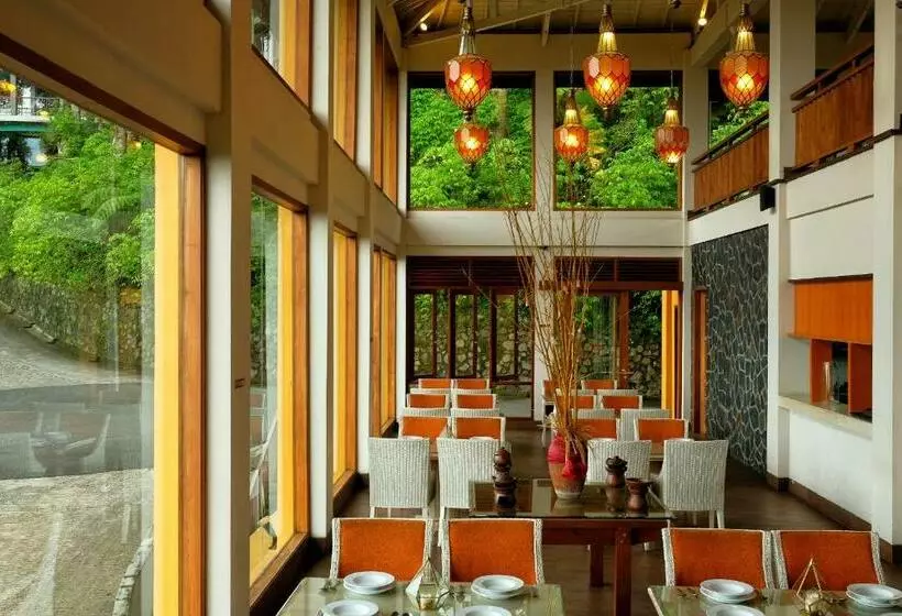 Hotelli The Grand Hill Resort