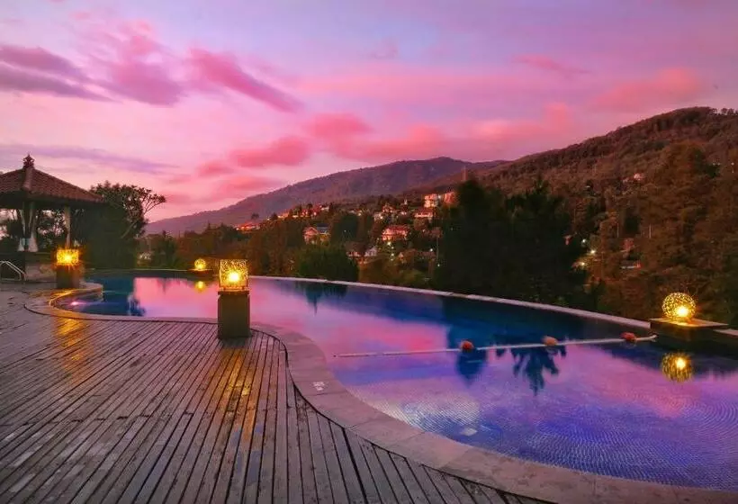 Hotelli The Grand Hill Resort