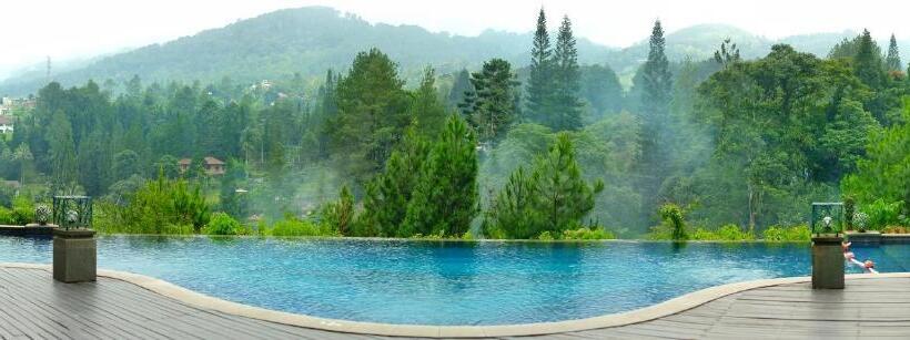 Szálloda The Grand Hill Resort