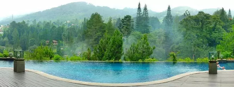 Hotelli The Grand Hill Resort