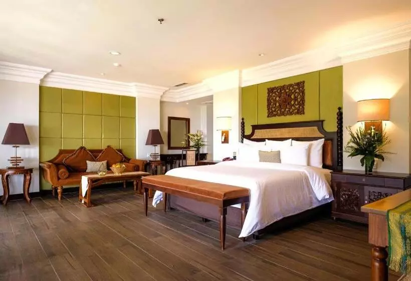 Hotelli The Grand Hill Resort