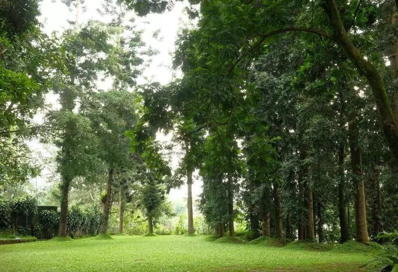 Hotelli The Grand Hill Resort