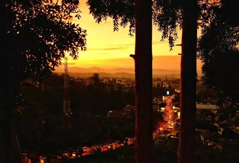 Hotelli The Grand Hill Resort