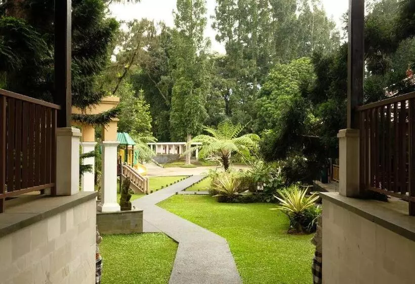 Hotelli The Grand Hill Resort