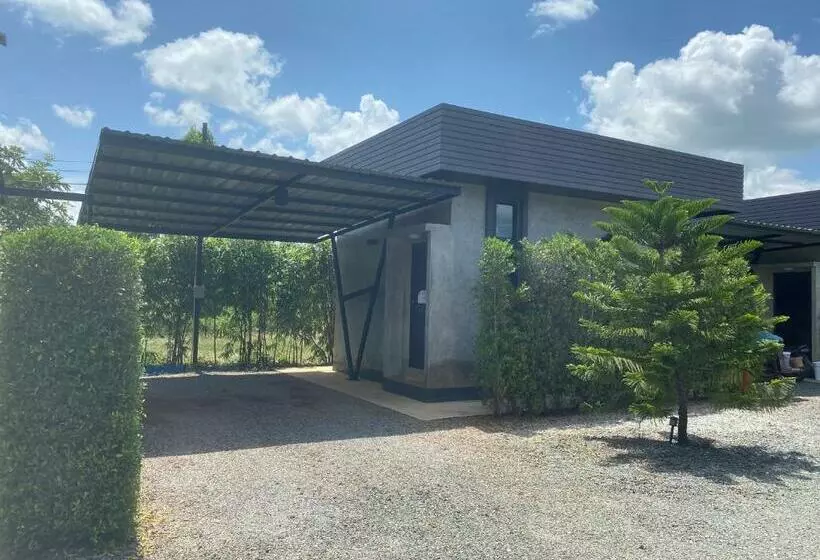 ペンション The Loft House Sakaeo