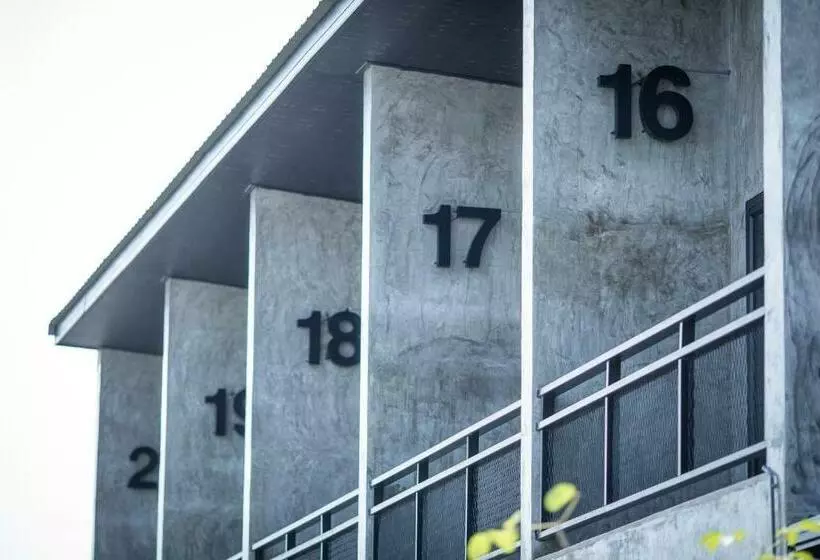 ペンション The Loft House Sakaeo