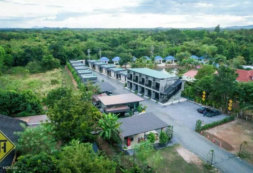 ペンション The Loft House Sakaeo