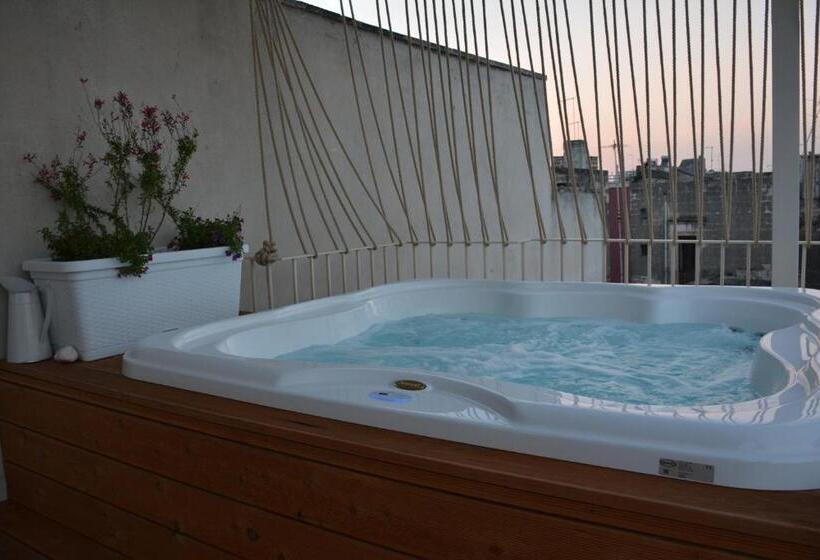 بنسيون Vico Degli Ebrei Rooftop Jacuzzi Self Check In