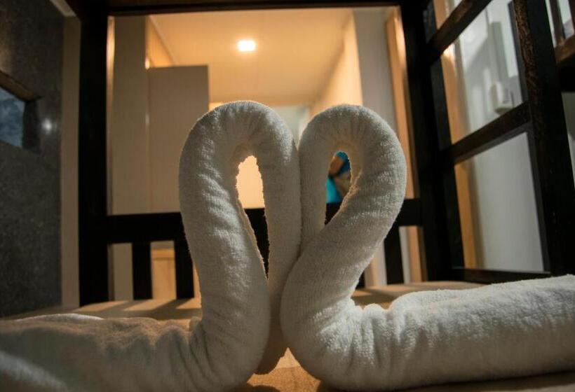 ユースホステル Parmview Inn