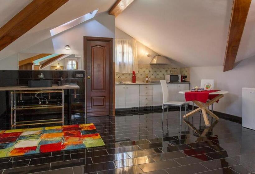 Apartamentos Gaudi Style