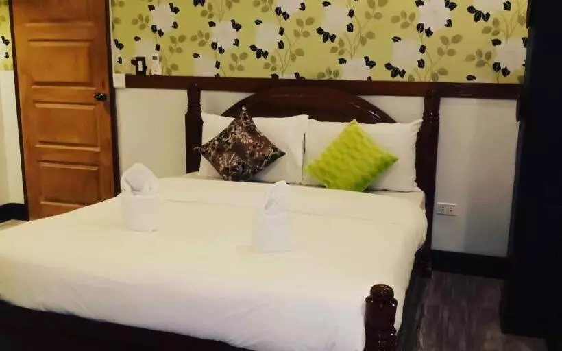 تختخواب و صبحانه Peak View Resort