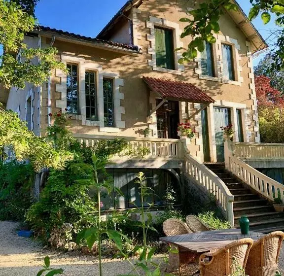 Aamiaismajoitus (B&B) Villa Léovil