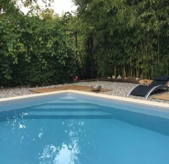 Aamiaismajoitus (B&B) Villa Léovil