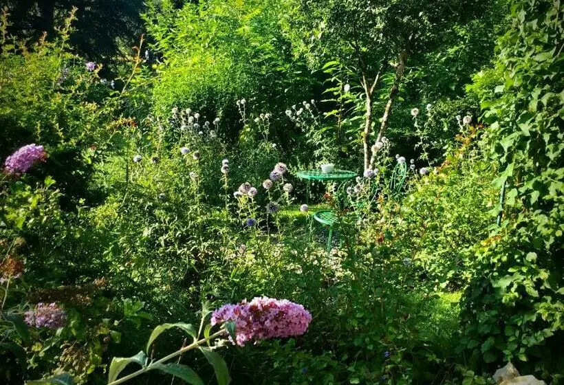 Aamiaismajoitus (B&B) Villa Léovil