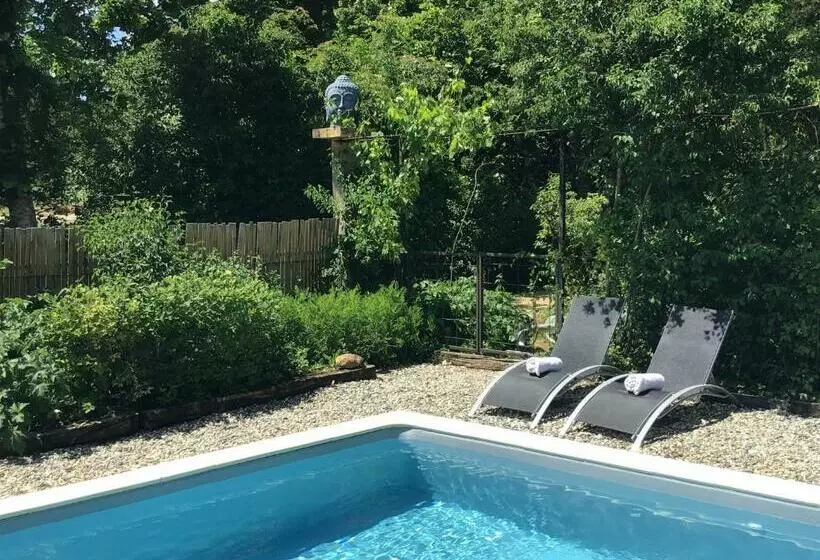 Aamiaismajoitus (B&B) Villa Léovil