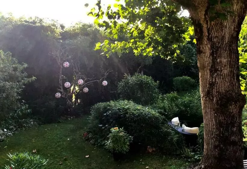 Aamiaismajoitus (B&B) Villa Léovil