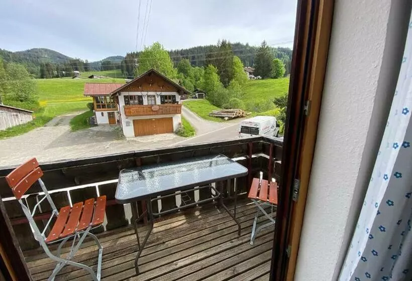 ホテル Nagelfluhhaus Hirsch