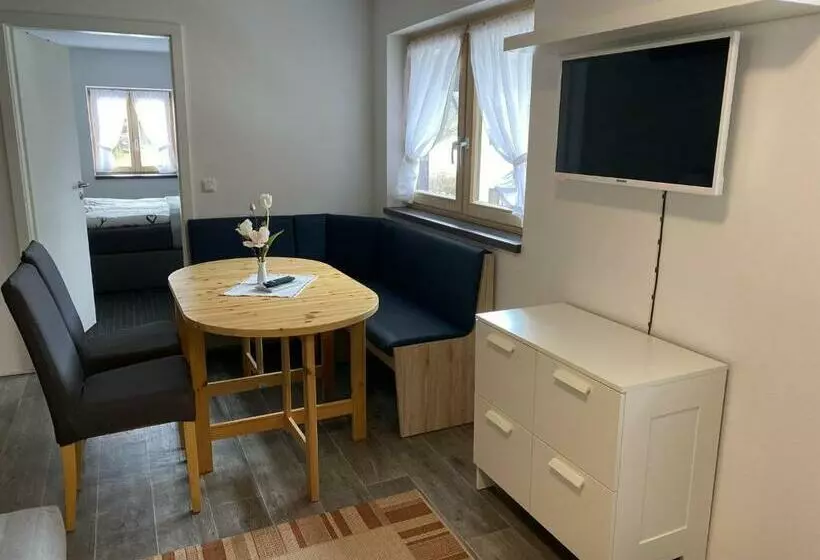 ホテル Nagelfluhhaus Hirsch