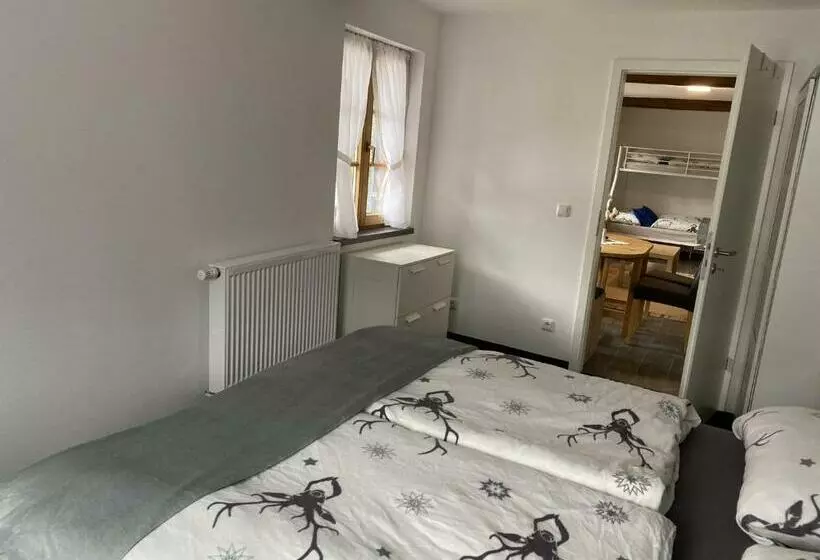 ホテル Nagelfluhhaus Hirsch