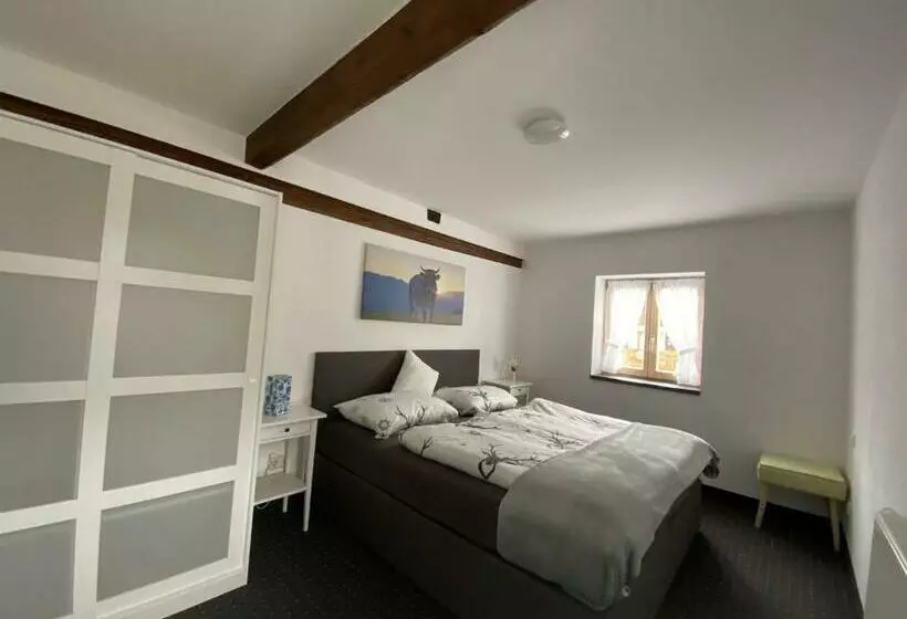 ホテル Nagelfluhhaus Hirsch