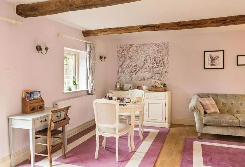 Neuadd B&b Suites
