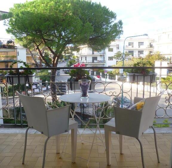 تختخواب و صبحانه L Incrocio 14