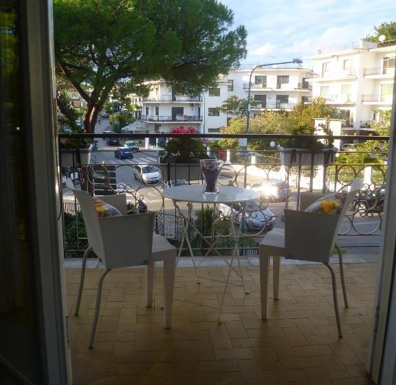 تختخواب و صبحانه L Incrocio 14