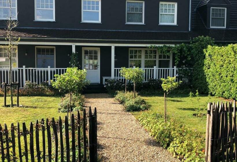 צימר Morris Coffee & Crafts