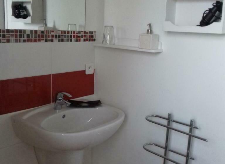 تختخواب و صبحانه Ty Ana