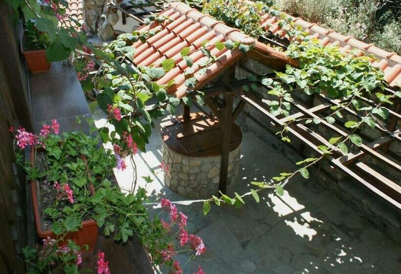 פנסיון Enchevite Strannopriemnitsi