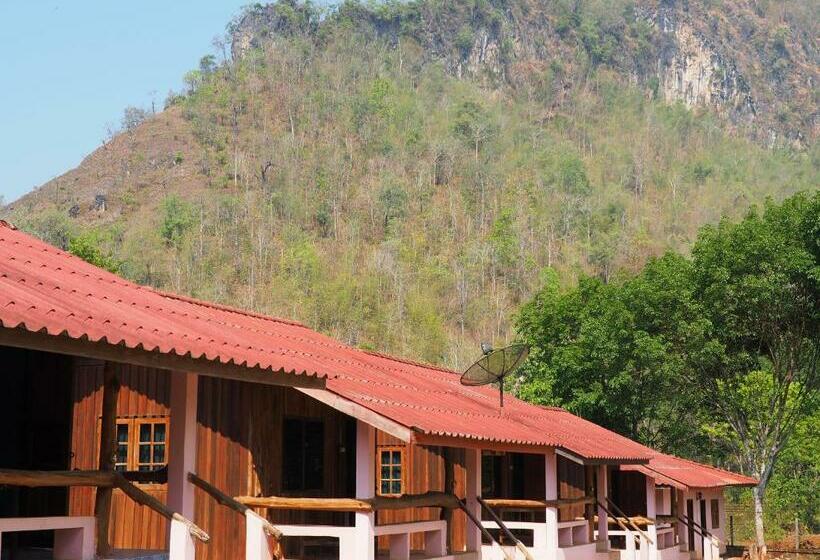 פנסיון Kaokondo Resort