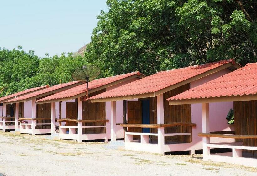 פנסיון Kaokondo Resort