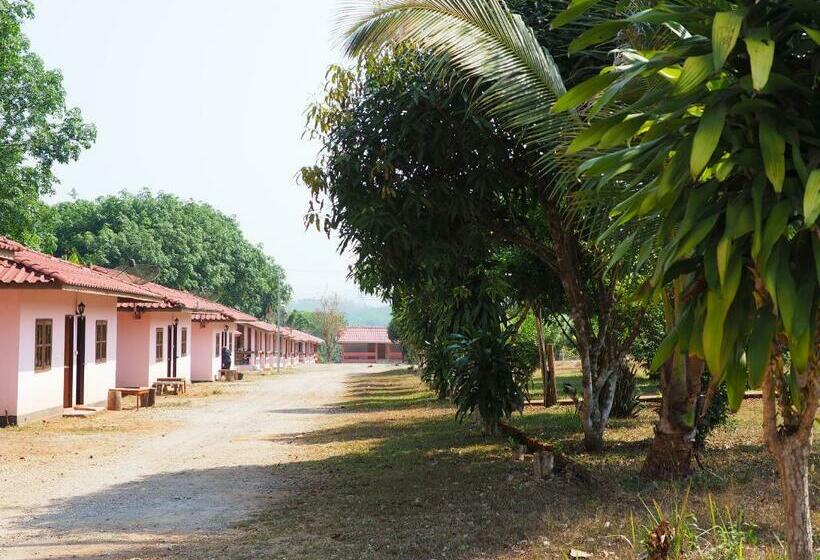 פנסיון Kaokondo Resort