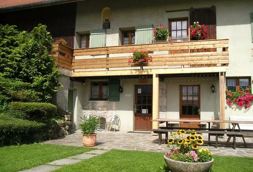 Majatalo Le Charmagit