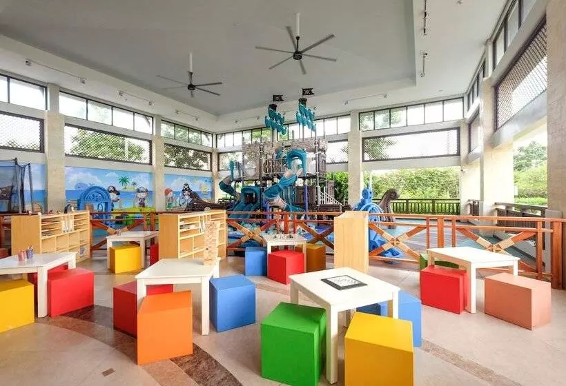 Crimson Resort And Spa Mactan Island, Cebu