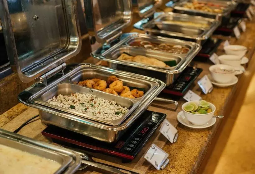 Отель Acron Candolim Regina