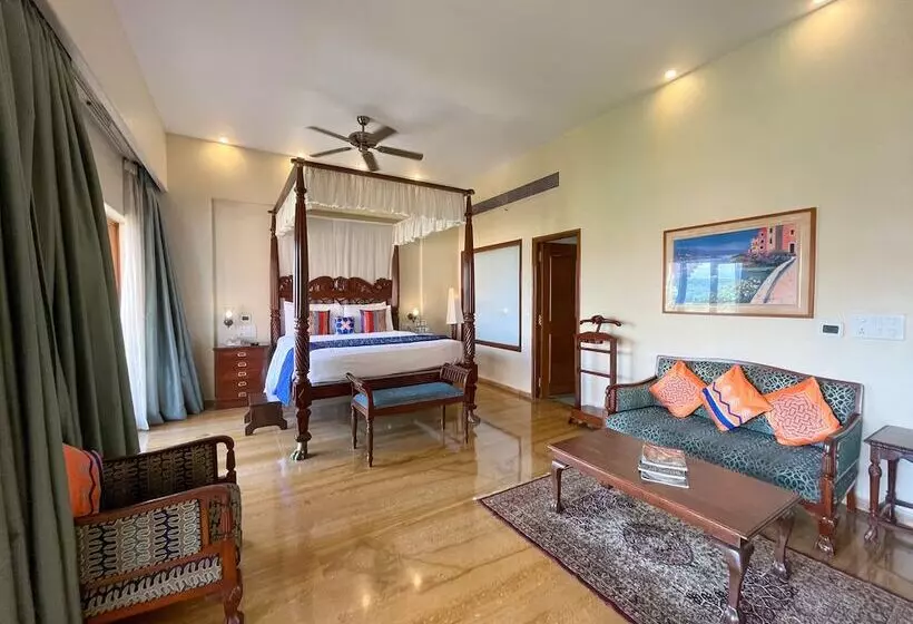 Отель Acron Candolim Regina