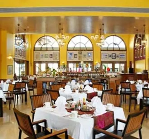 Отель Acron Candolim Regina