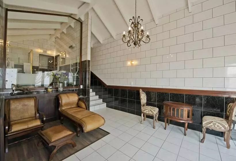 هتل Burning Shore