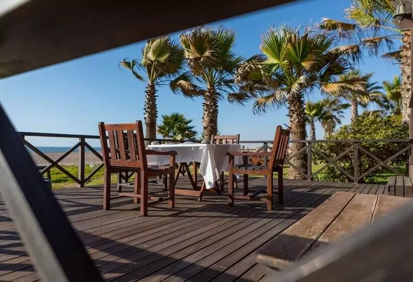 هتل Burning Shore