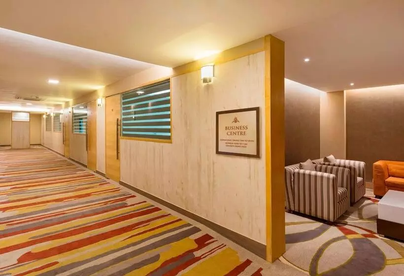 호텔 Courtyard By Marriott Ahmedabad