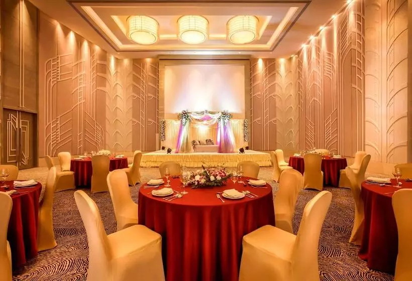 호텔 Courtyard By Marriott Ahmedabad