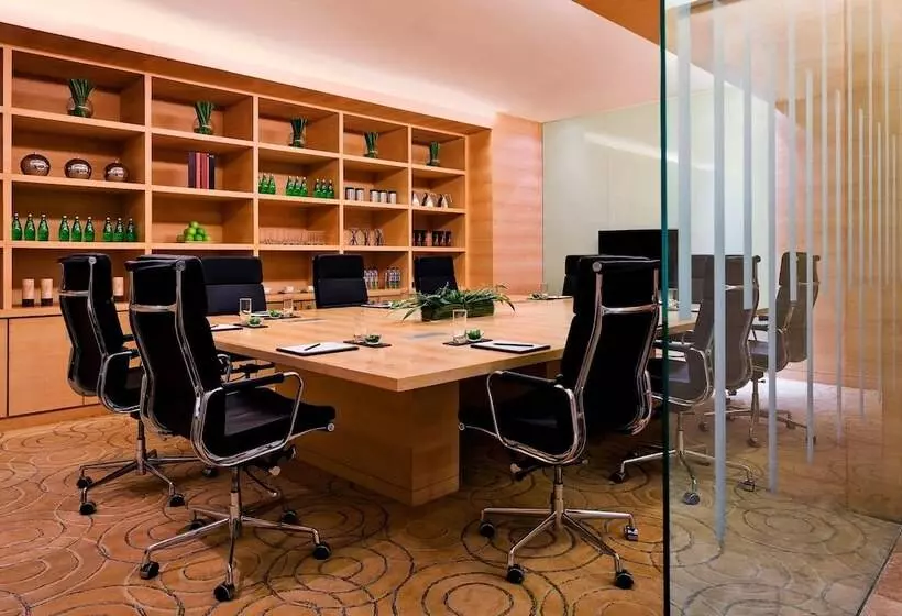 호텔 Courtyard By Marriott Ahmedabad