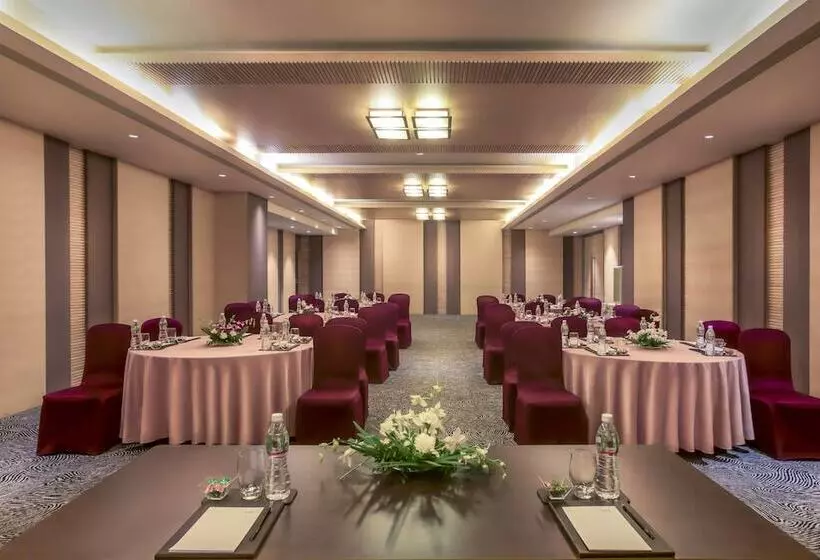 호텔 Courtyard By Marriott Ahmedabad